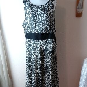 Willa Waters Black and White Sleeveless Dress